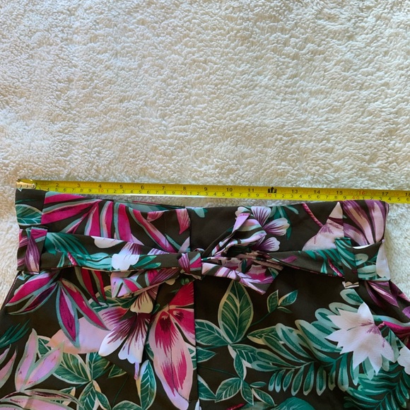 7th‎ Avenue by New York & Company tropical tie waist shorts - Picture 2 of 6